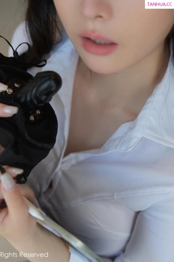 逗逗DouDou  [XiuRen]高清写真图 2023.06.21 No.6960 是小逗逗 丝袜美腿第8张图片